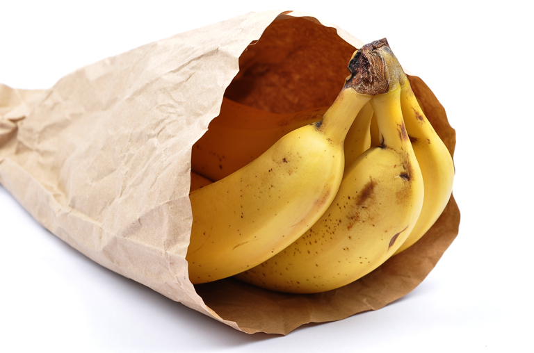Banane reift in Papiertüte schneller, Life Hack 