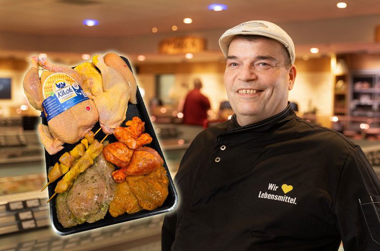 Fleischer Stefan Sbrzesny und eine Platte mit Hähnchenfleisch