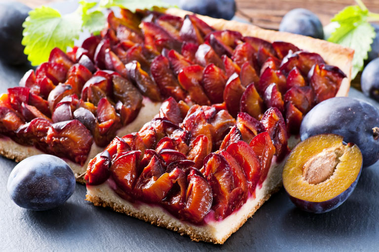 Besonders im Kuchen kommen Pflaumen und Zwetschgen besonders gut zur Geltung