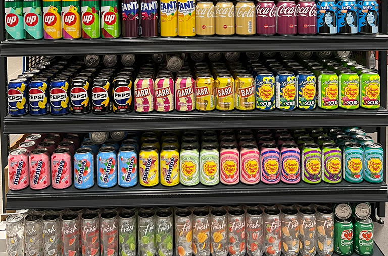 Neues internationales Limonadenregal