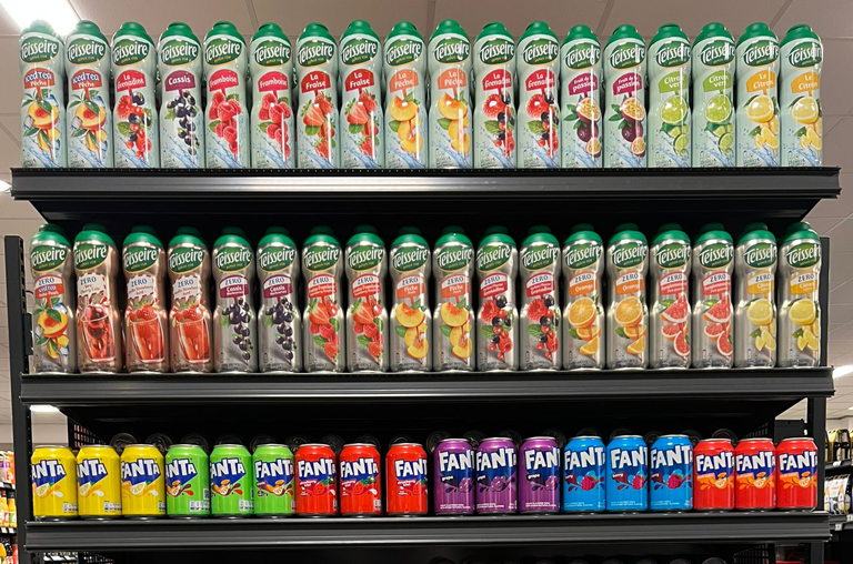 Neues internationales Limonadenregal