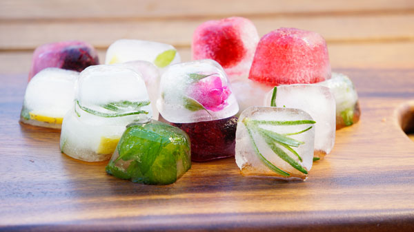 gefüllte Eiswürfel gestapelt