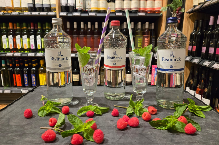 Trinken ist besonders an heißen Tagen das A und O, gekühlt mit Eiswürfeln