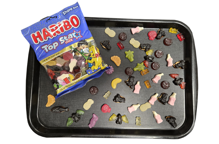 Dänisches Lakritz und Süßigkeiten von Haribo auf dem Tablet