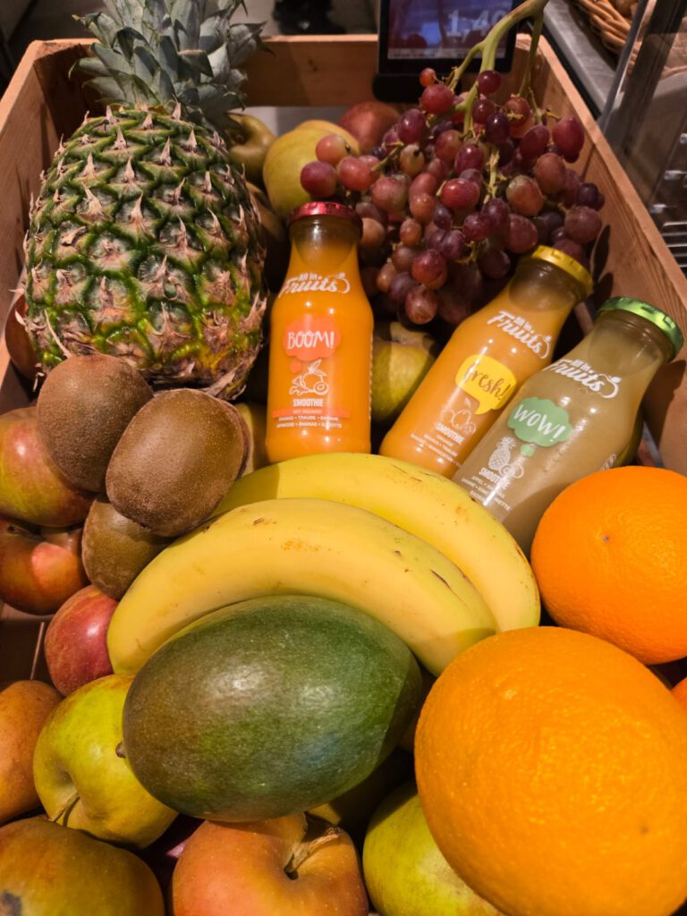 Früchte und Smoothie