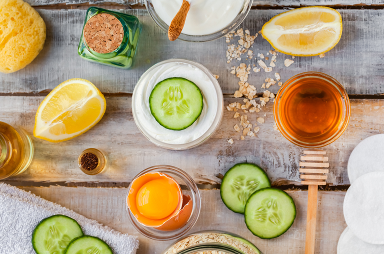 Wellness Obst und Gemüse, Adobe-Imagebild, Honig, Gurke und Joghurt, Zitrone und Ei