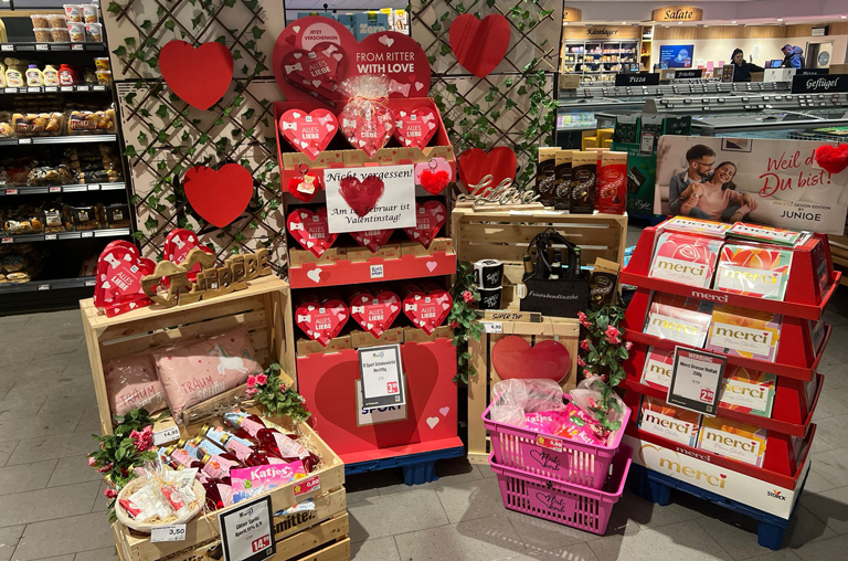 Valentinstag-Aufbau EDEKA Nils Meyer