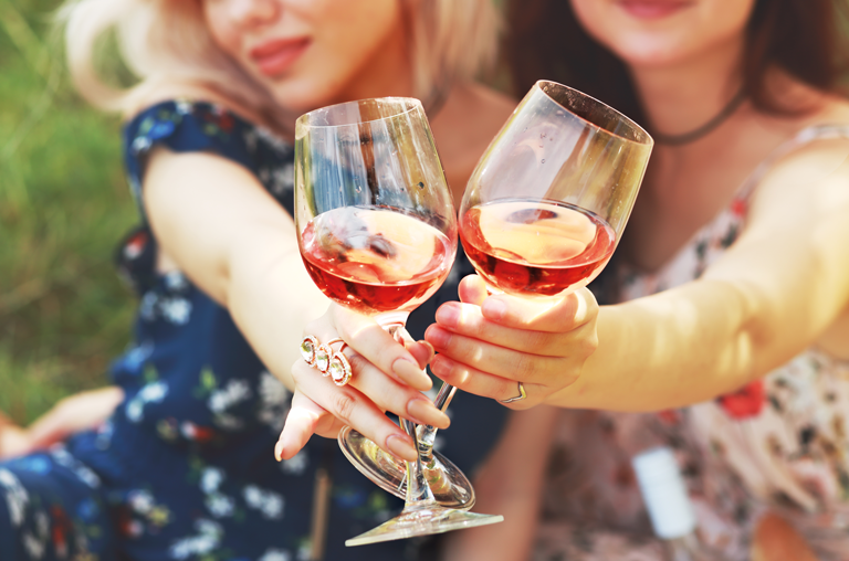 Rosewein, anstoßen