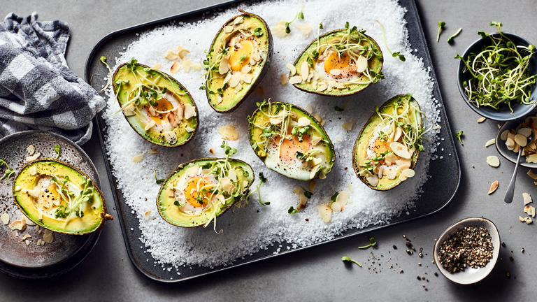 EDEKA Rezept Avocado mit Ei und Sprossen