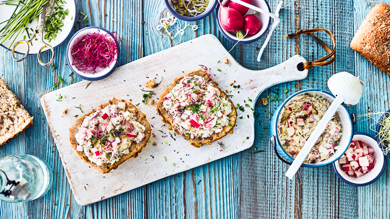 EDEKA Rezept Kräuter-Sprossenbrötchen