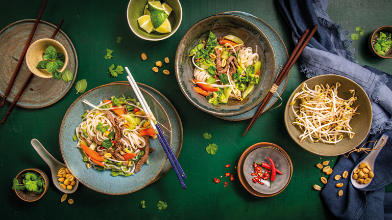 EDEKA Rezept Vietnamesicher Reisnudelsalat mit Sprossen